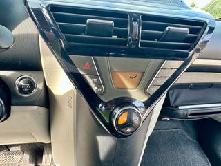 Toyota iQ 2011-thumb-15
