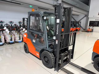 Toyota 2014 02-8FDF25-thumb-1