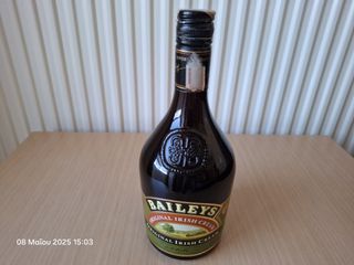 Μπουκάλι μαύρο ποτού  BAILEYS ORIGINAL IRISH CREAM DUBLIN Ιρλανδία, 700ml, σφραγισμένο με ταινία ασφαλείας από το Ελληνικό Υπουργείο και αναγραφή  του Εισαγωγέα ΜΕΤΑΞΑ ΑΒΕ. 1975-1980