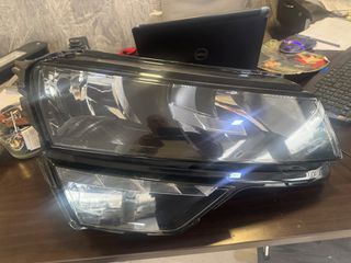 SKODA KAROQ 17-21 ΕΜΠΡΟΣ ΔΕΞΙ ΦΑΝΑΡΙ ΑΘΙΚΤΟ