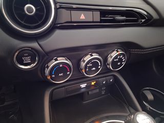 Mazda MX-5 2026 1.5 SKYACTIV G 132hp 6MT EXCLUSIVE-LINE (ΕΤΟΙΜΟΠΑΡΑΔΟΤΟ)-thumb-13