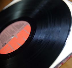 OLIVIA NEWTON JOHN - PHYSICAL-thumb-7