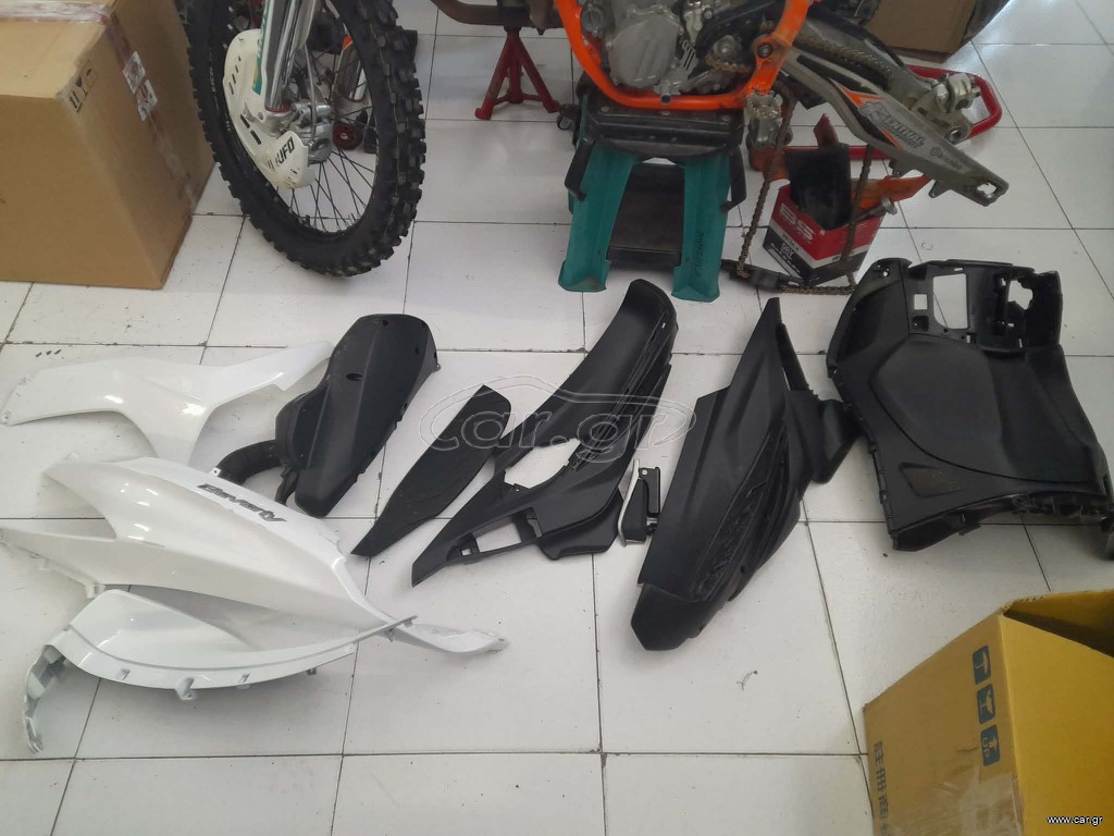 ΠΛΑΣΤΙΚΑ PIAGGIO BEVERLY 300 HPE