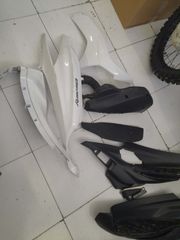 ΠΛΑΣΤΙΚΑ PIAGGIO BEVERLY 300 HPE-thumb-1