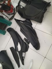 ΠΛΑΣΤΙΚΑ PIAGGIO BEVERLY 300 HPE-thumb-2