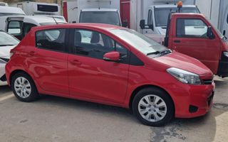 Toyota Yaris 2013-thumb-1