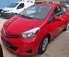 Toyota Yaris 2013-thumb-2