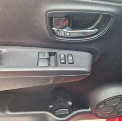 Toyota Yaris 2013-thumb-8