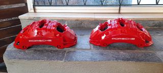 Δαγκάνες brembo από porsche panamera