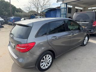 Mercedes-Benz B 180 2013-thumb-1