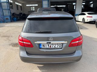 Mercedes-Benz B 180 2013-thumb-2