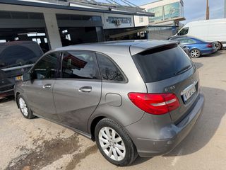 Mercedes-Benz B 180 2013-thumb-3