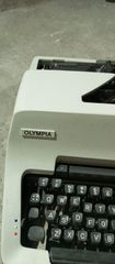 γραφομηχανη παλια OLYMPIA-thumb-1