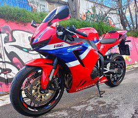 Honda CBR 600RR 2025-thumb-1