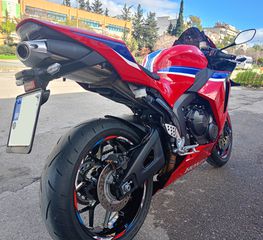 Honda CBR 600RR 2025-thumb-4