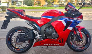 Honda CBR 600RR 2025-thumb-6