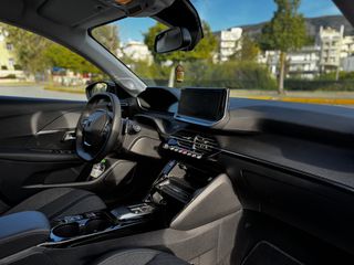 Peugeot 208 2024 Hybrid | Αυτόματο | 2024 | 35.000km | Σαν Καινούργιο-thumb-6