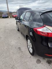 Renault Megane 2015-thumb-3