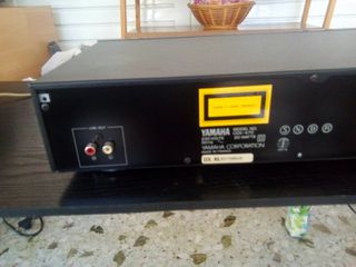CD PLAYER YAMAHA CDX-470-thumb-1