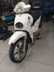 Aprilia Scarabeo 200 2015-thumb-3