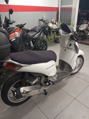 Aprilia Scarabeo 200 2015-thumb-9
