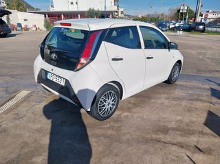 Toyota Aygo 2016 1.0 X-PLAY TOUCH-thumb-2