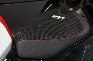 Ducati Panigale V4 S 2026 TRICOLORE-thumb-17