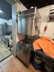 Επαγγελματικό πλυντήριο πιάτων Zanussi