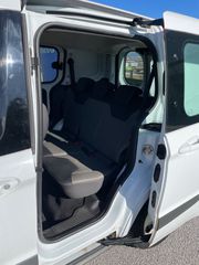 Ford Transit Courier 2017-thumb-10