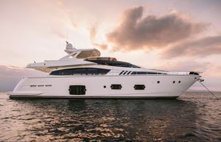 Ferretti 2010 800