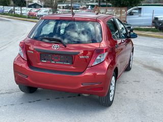 Toyota Yaris 2012 VVT-i-thumb-10