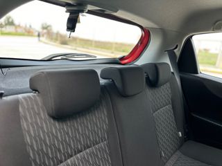 Toyota Yaris 2012 VVT-i-thumb-15