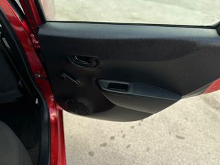 Toyota Yaris 2012 VVT-i-thumb-14