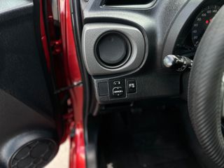 Toyota Yaris 2012 VVT-i-thumb-18