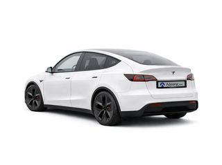 Tesla Model Y 2026-thumb-1