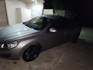 Volvo S60 2014-thumb-3
