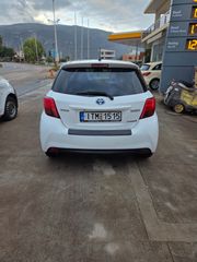 Toyota Yaris 2017 HYBRID AUTOMATIC-thumb-8