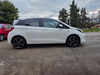 Toyota Yaris 2017 HYBRID AUTOMATIC-thumb-9