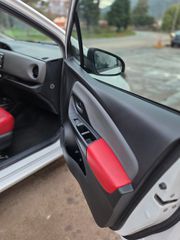 Toyota Yaris 2017 HYBRID AUTOMATIC-thumb-12