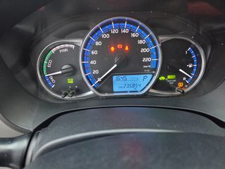 Toyota Yaris 2017 HYBRID AUTOMATIC-thumb-23