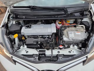 Toyota Yaris 2017 HYBRID AUTOMATIC-thumb-25