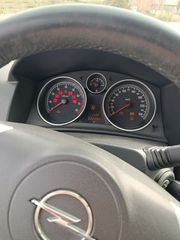 Opel Astra 2009-thumb-5