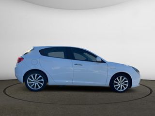 Alfa Romeo Giulietta 2016-thumb-8