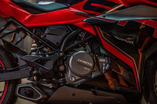 CFmoto 250 SR 2026-thumb-5