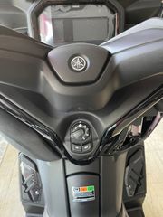 Yamaha XMAX 300 Tech Max 2026-thumb-4