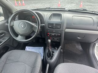Renault Clio 2005-thumb-9