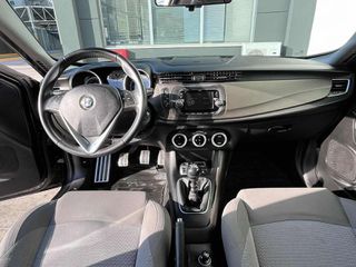 Alfa Romeo Giulietta 2016-thumb-6