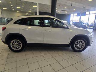 Mercedes-Benz GLA 180 2020 STYLE-thumb-6