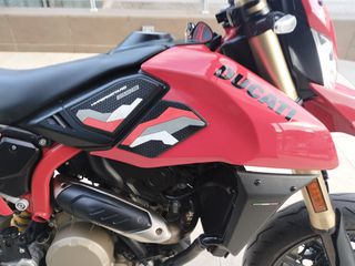Ducati Hypermotard 698 2024-thumb-4