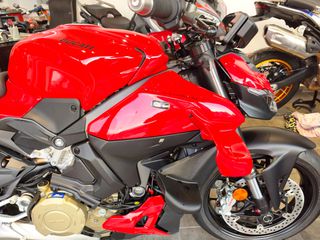 Ducati Streetfighter 2025 V4-thumb-1